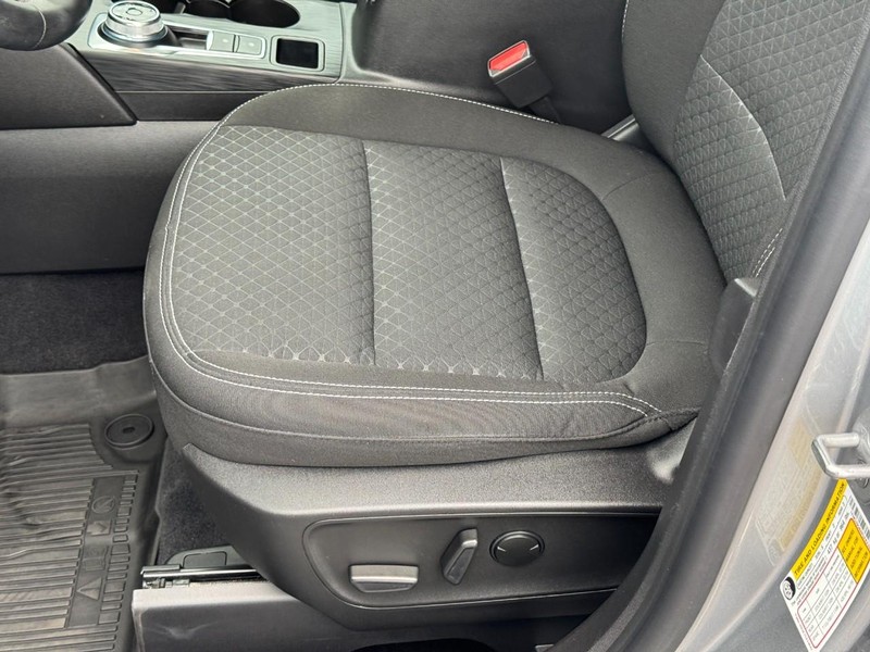 Ford Escape Vehicle Full-screen Gallery Image 25