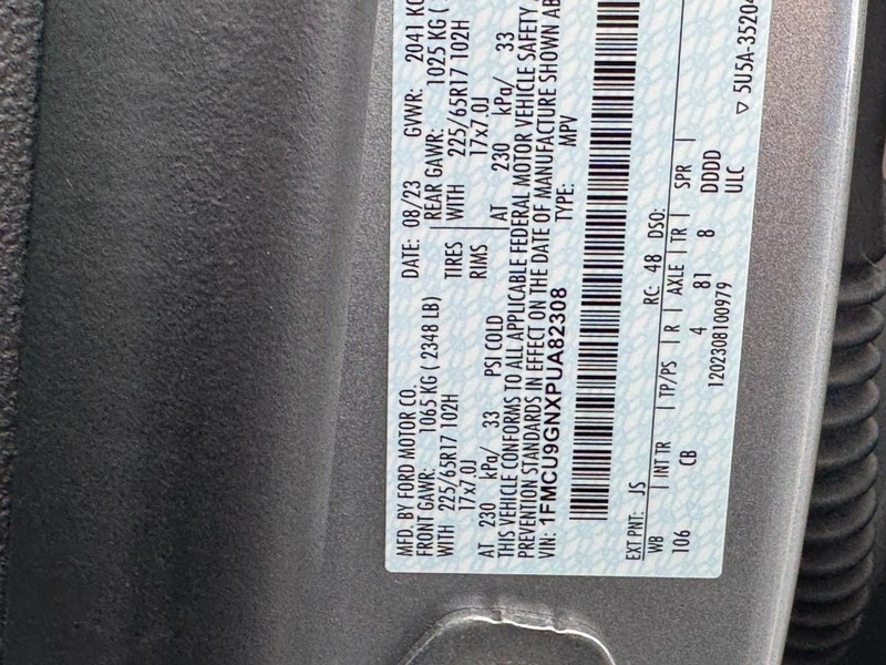 Ford Escape Vehicle Full-screen Gallery Image 26