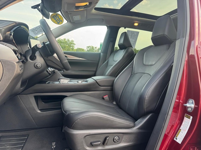 INFINITI QX60 Vehicle Image 10
