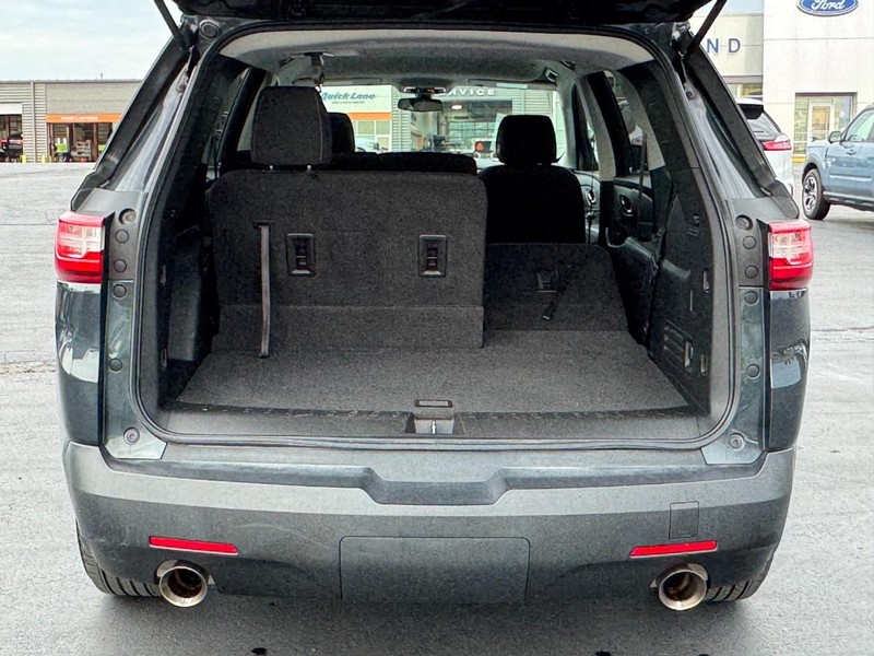 Chevrolet Traverse Vehicle Image 05