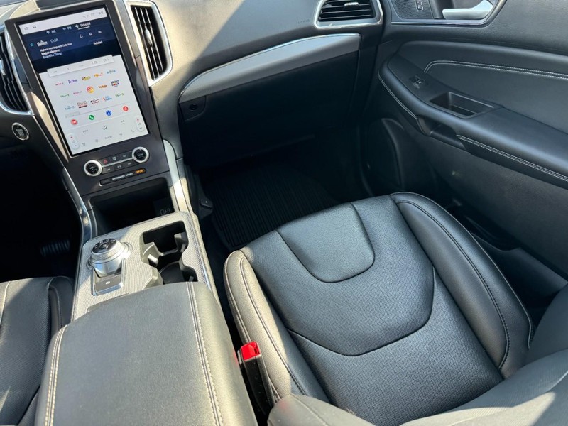 Ford Edge Vehicle Image 15