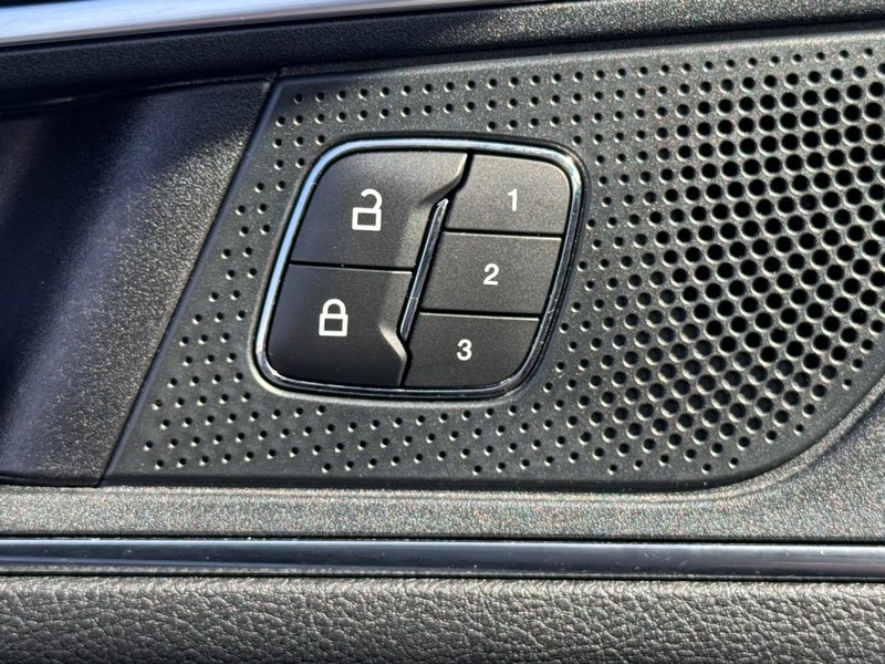 Ford Edge Vehicle Image 16