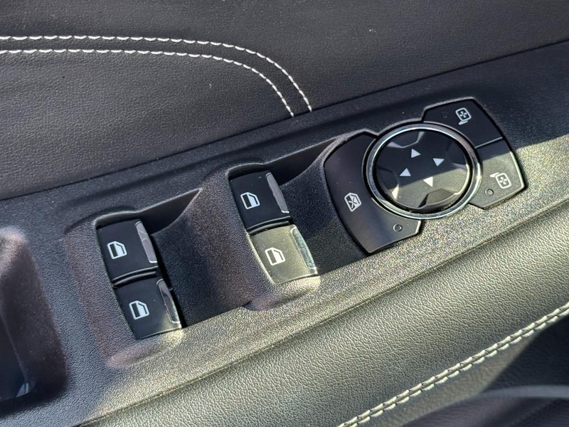 Ford Edge Vehicle Image 23