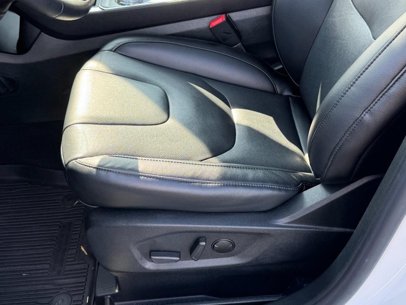 Ford Edge Vehicle Image 24