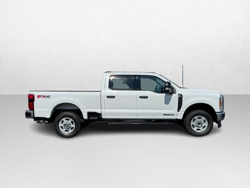 Ford Super Duty F-350 SRW Vehicle Image 02