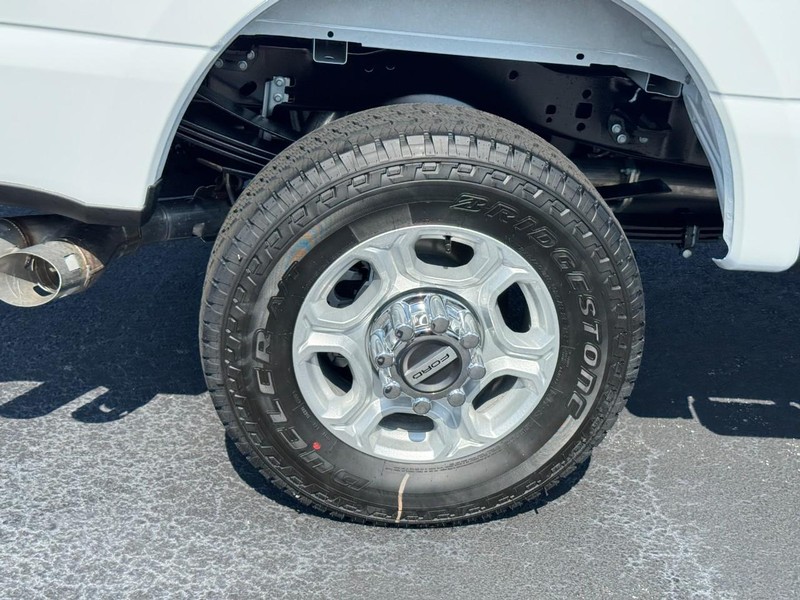Ford Super Duty F-350 SRW Vehicle Image 04