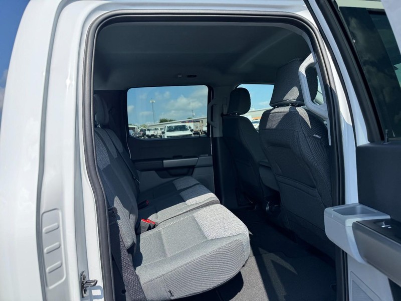 Ford Super Duty F-350 SRW Vehicle Image 05