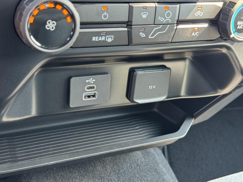 Ford Super Duty F-350 SRW Vehicle Image 12