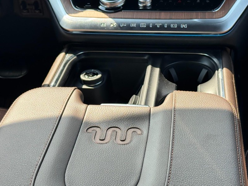 Ford Expedition Vehicle Image 09