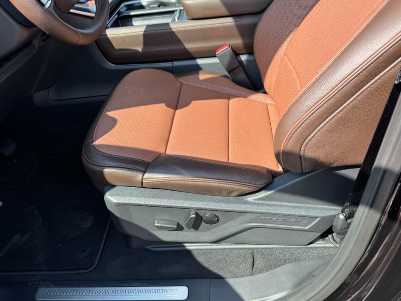Ford Expedition Vehicle Image 15