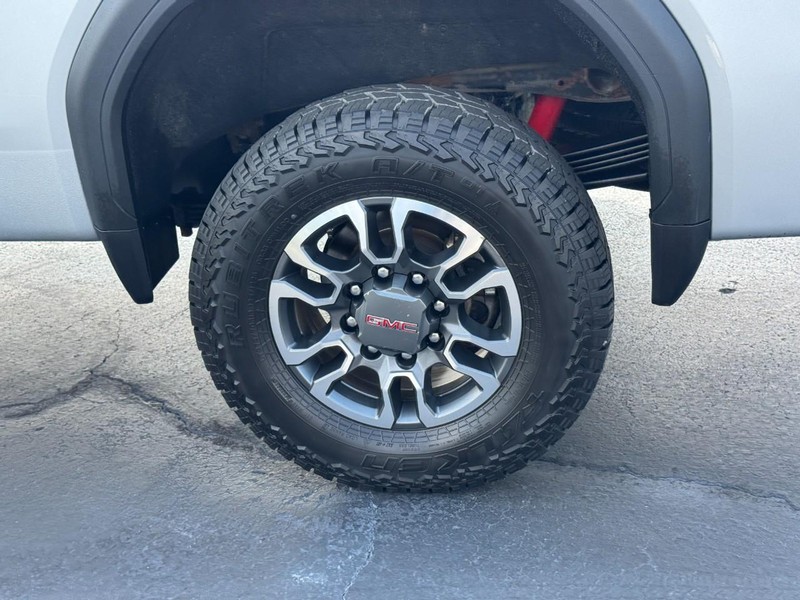 GMC Sierra 2500HD Vehicle Image 07