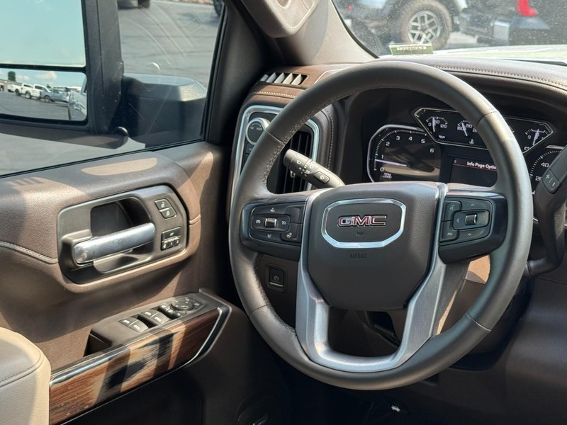 GMC Sierra 2500HD Vehicle Image 12