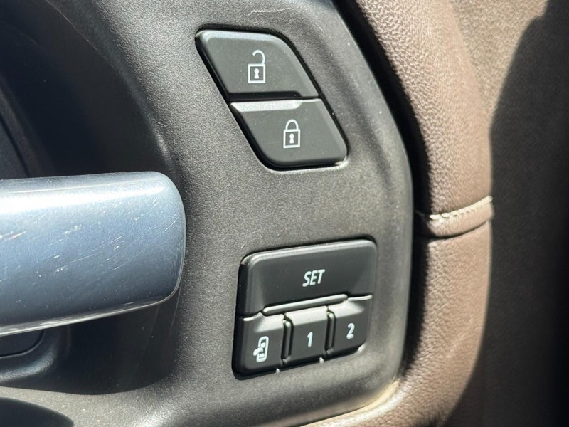 GMC Sierra 2500HD Vehicle Image 16