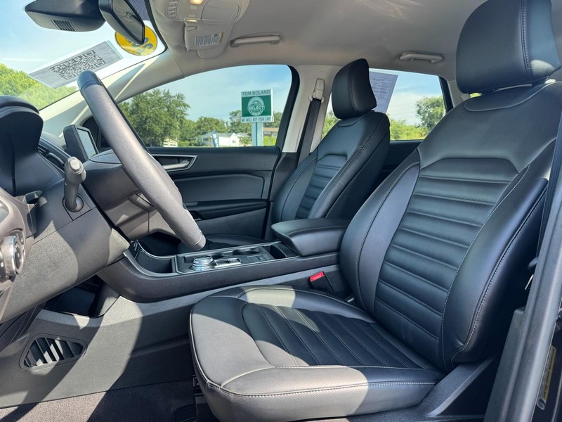 Ford Edge Vehicle Full-screen Gallery Image 08