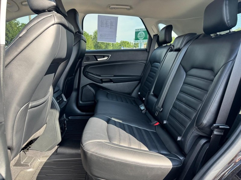 Ford Edge Vehicle Full-screen Gallery Image 10