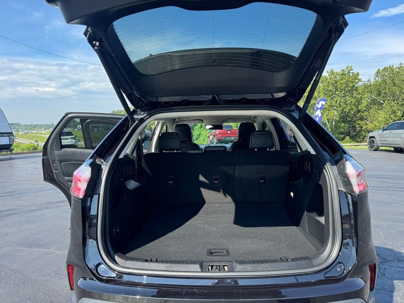 Ford Edge Vehicle Full-screen Gallery Image 11