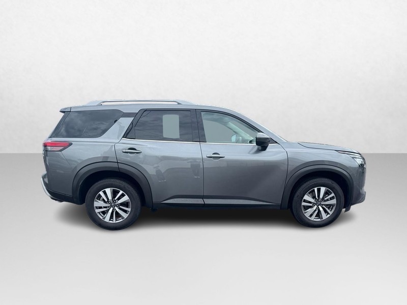 Nissan Pathfinder Vehicle Image 02
