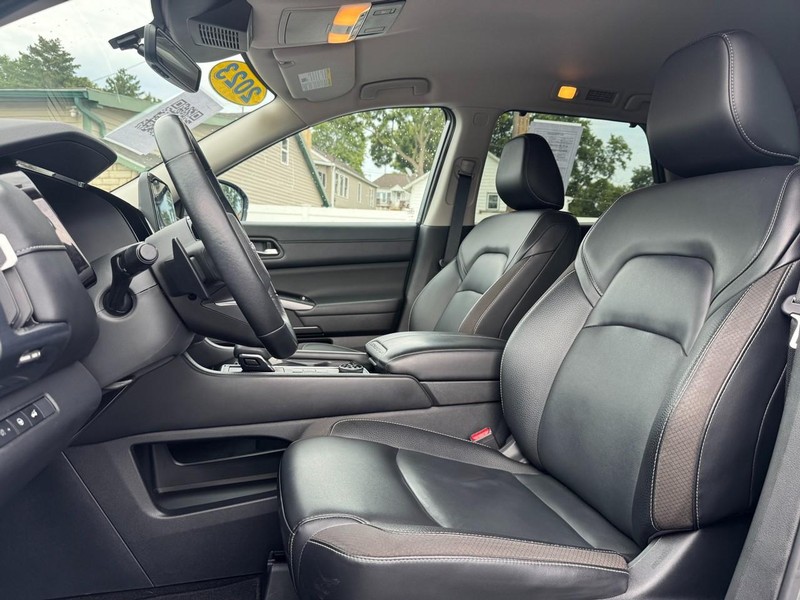 Nissan Pathfinder Vehicle Image 07