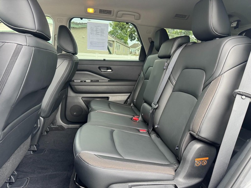 Nissan Pathfinder Vehicle Image 08