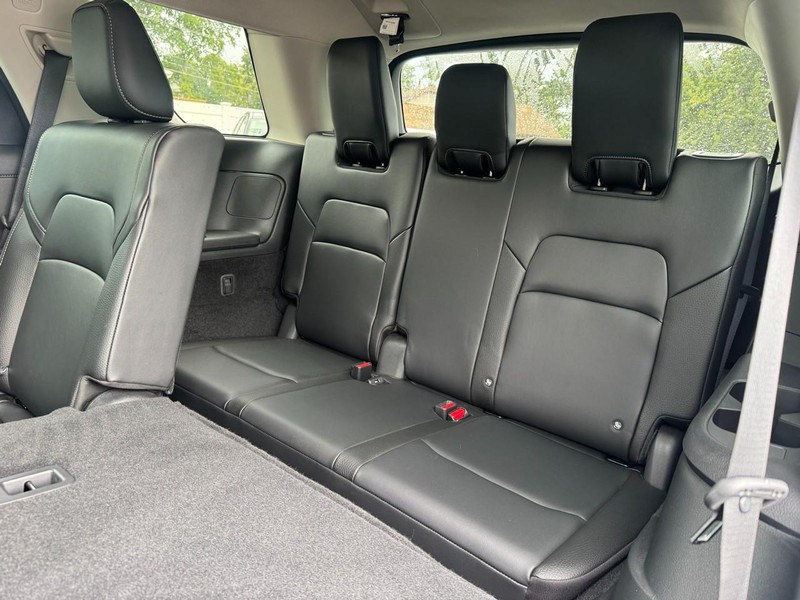 Nissan Pathfinder Vehicle Image 09