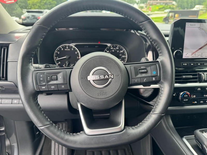 Nissan Pathfinder Vehicle Image 11
