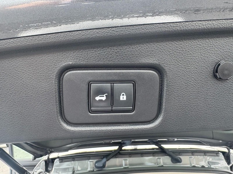 Nissan Pathfinder Vehicle Image 15