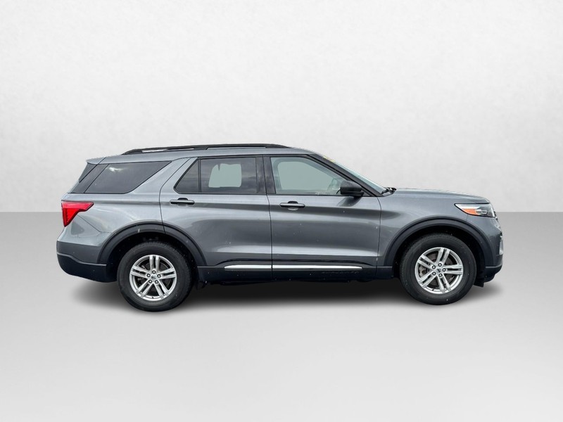 Ford Explorer Vehicle Full-screen Gallery Image 02
