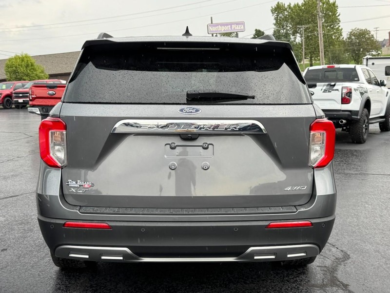 Ford Explorer Vehicle Full-screen Gallery Image 04