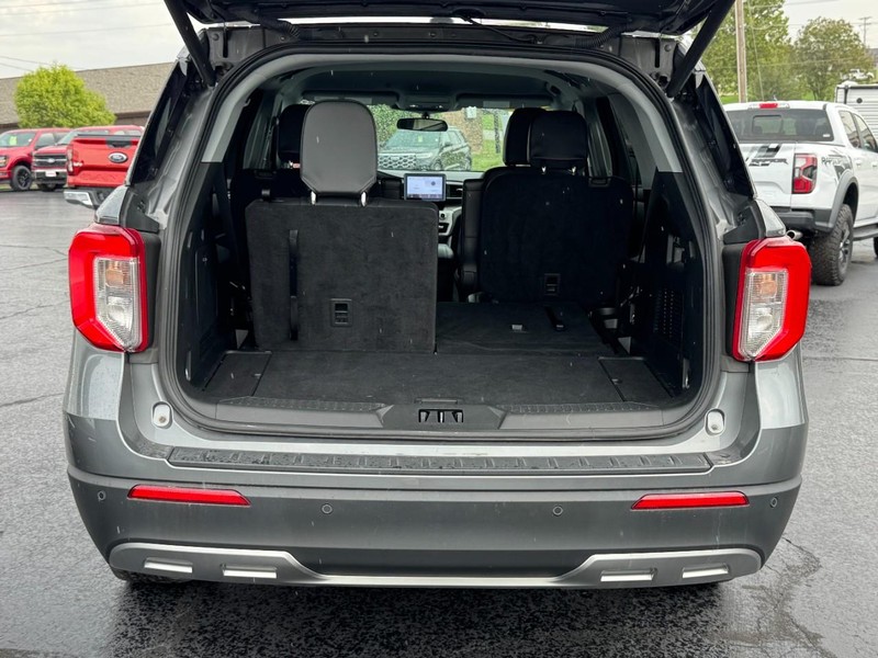 Ford Explorer Vehicle Full-screen Gallery Image 05