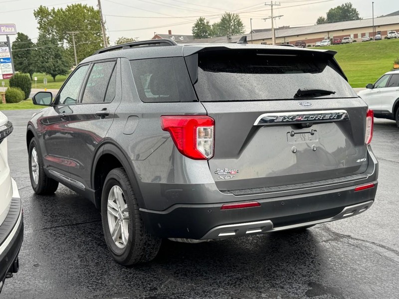 Ford Explorer Vehicle Full-screen Gallery Image 06