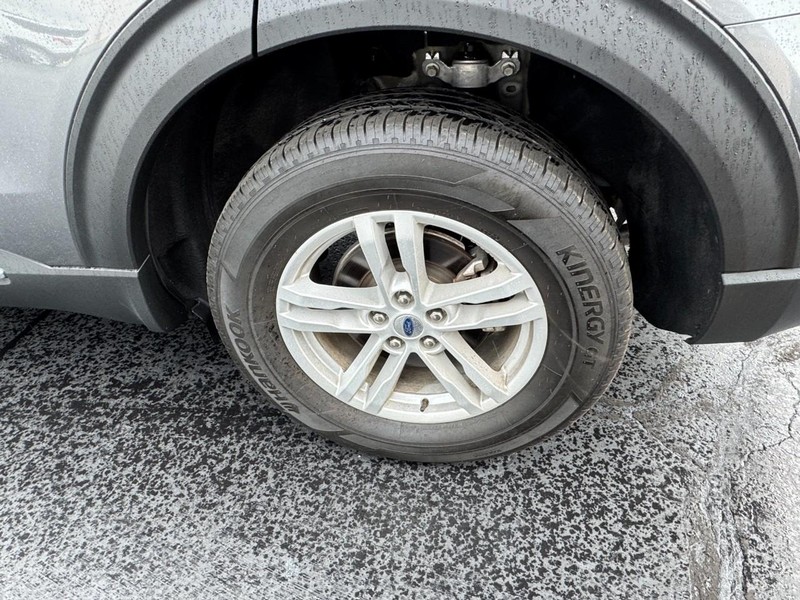 Ford Explorer Vehicle Full-screen Gallery Image 07