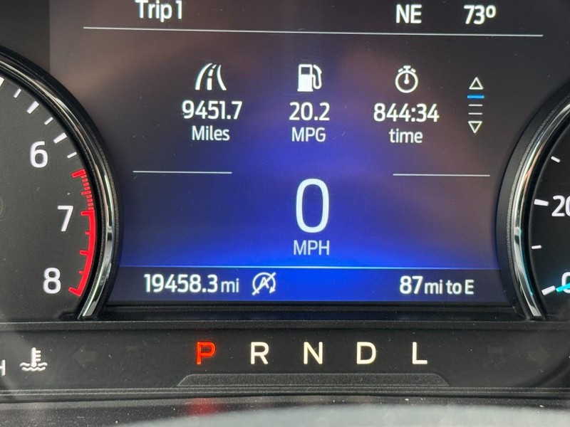 Ford Explorer Vehicle Full-screen Gallery Image 18