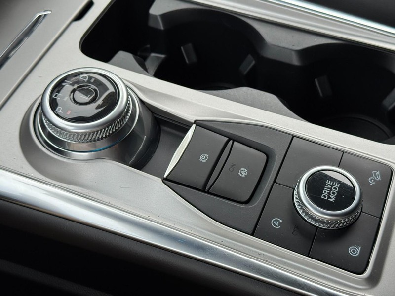 Ford Explorer Vehicle Full-screen Gallery Image 19