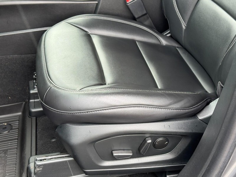 Ford Explorer Vehicle Full-screen Gallery Image 23