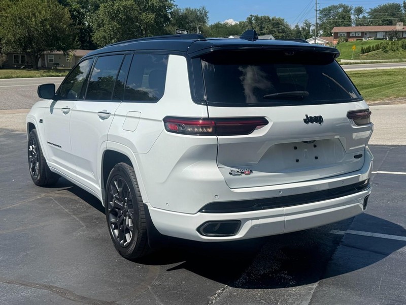 Jeep Grand Cherokee L Vehicle Image 05