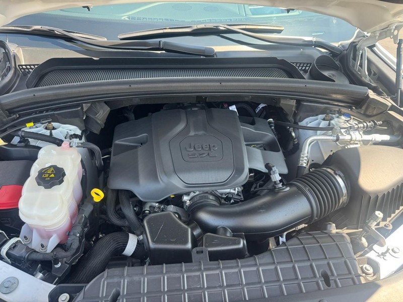 Jeep Grand Cherokee L Vehicle Image 08