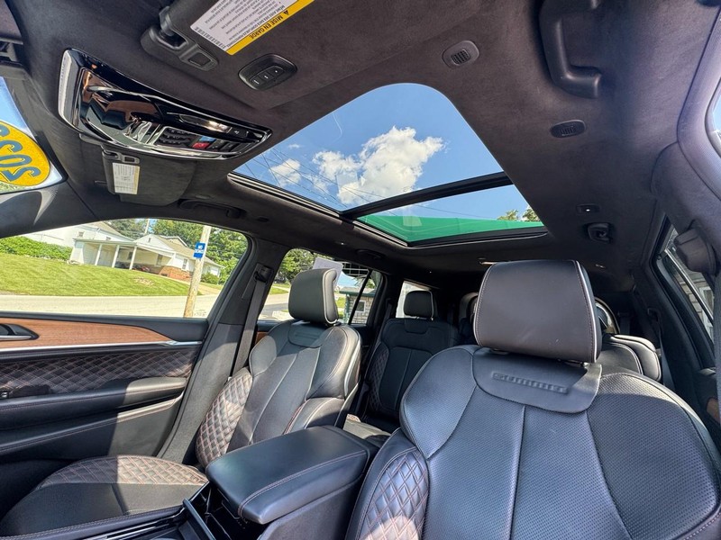 Jeep Grand Cherokee L Vehicle Image 12