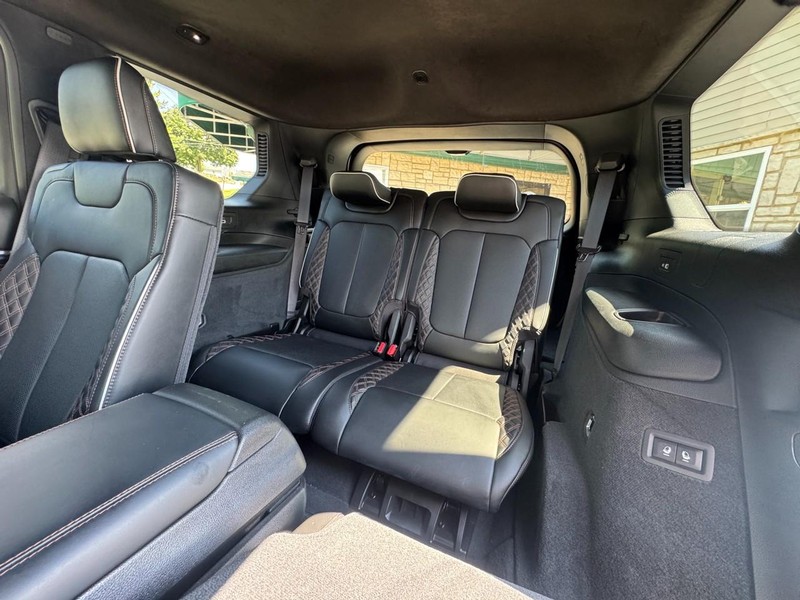 Jeep Grand Cherokee L Vehicle Image 14
