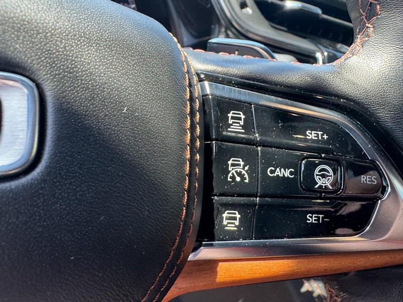 Jeep Grand Cherokee L Vehicle Image 23