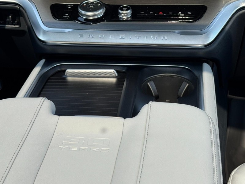 Ford Expedition Max Vehicle Image 10
