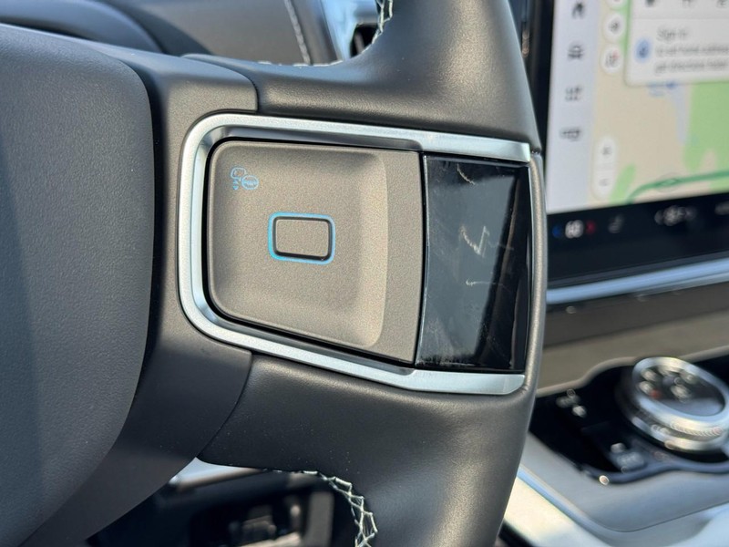 Ford Expedition Max Vehicle Image 12