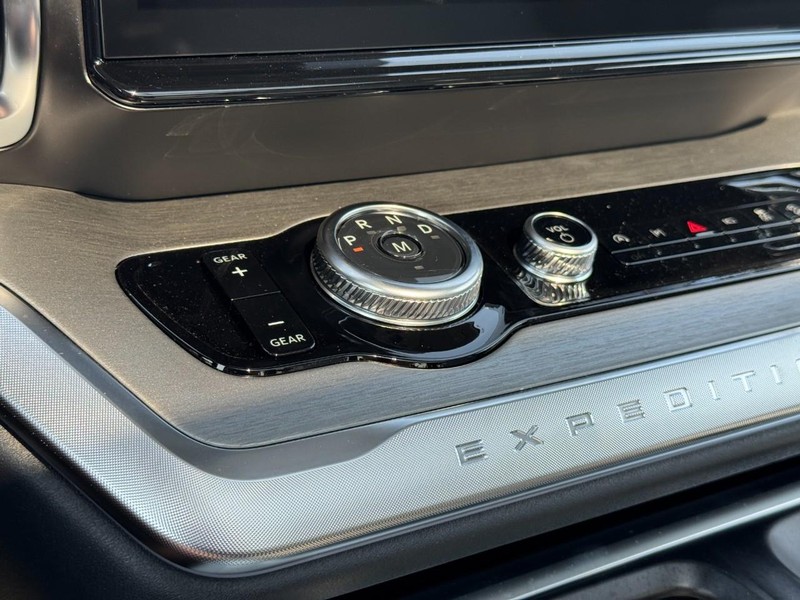 Ford Expedition Max Vehicle Image 13