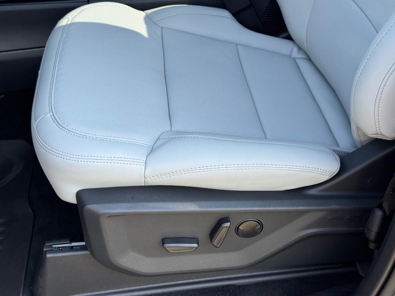 Ford Expedition Max Vehicle Image 17