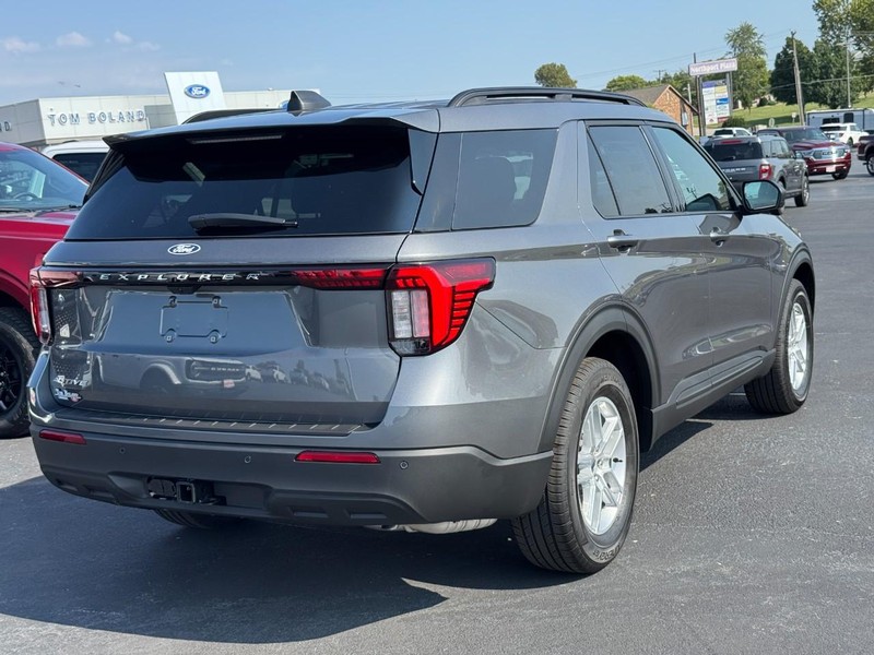 Ford Explorer Vehicle Image 03