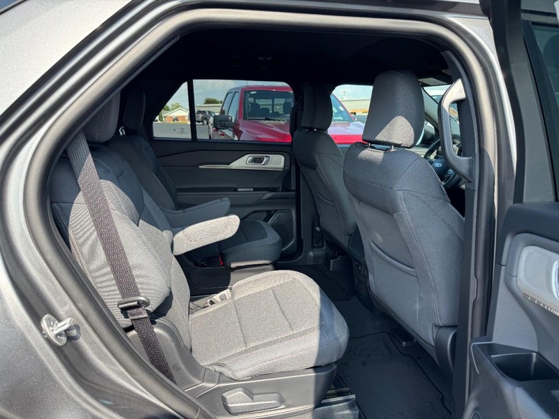 Ford Explorer Vehicle Image 05