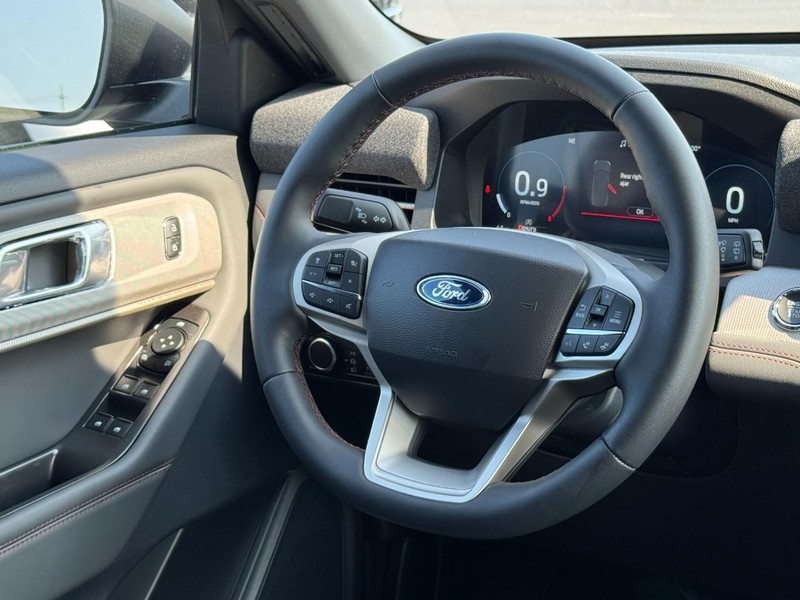 Ford Explorer Vehicle Image 08