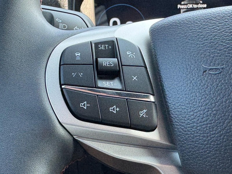 Ford Explorer Vehicle Image 11