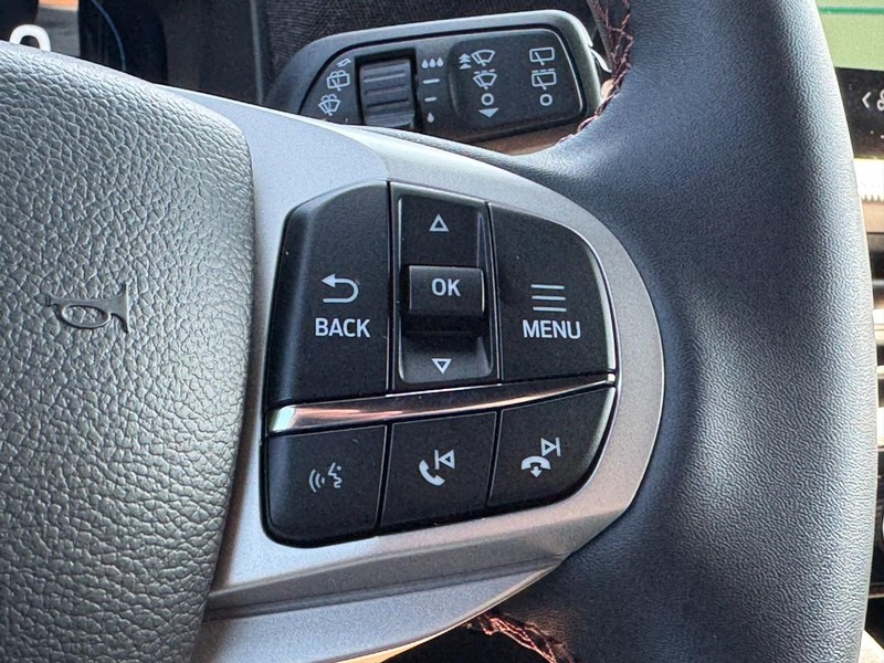 Ford Explorer Vehicle Image 12