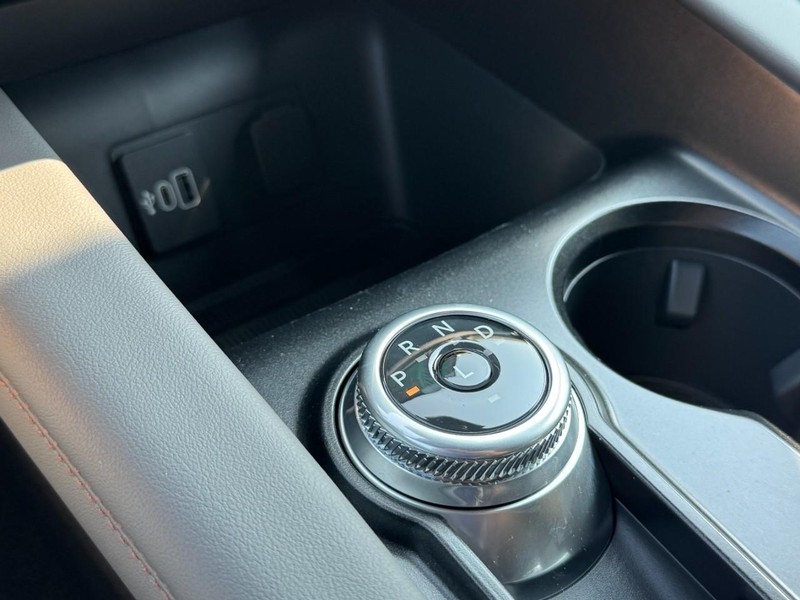 Ford Explorer Vehicle Image 13