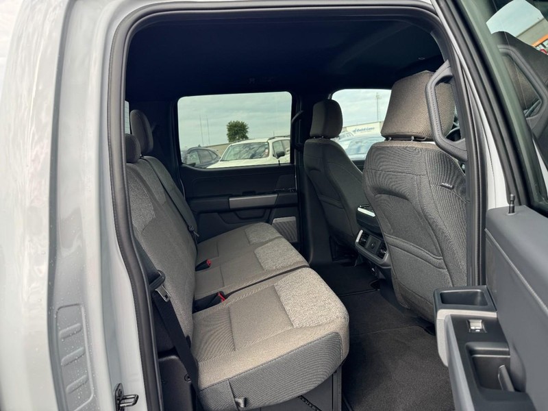 Ford F-150 Vehicle Full-screen Gallery Image 10